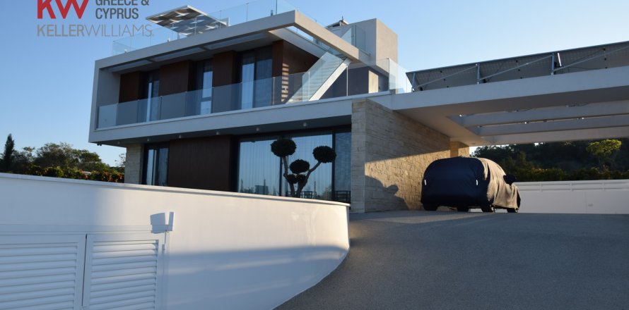 4 bedrooms Villa in Protaras, Ammochostos,  No. 40573