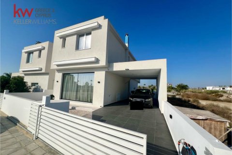 3 bedrooms Townhouse in Larnaka,  No. 40575