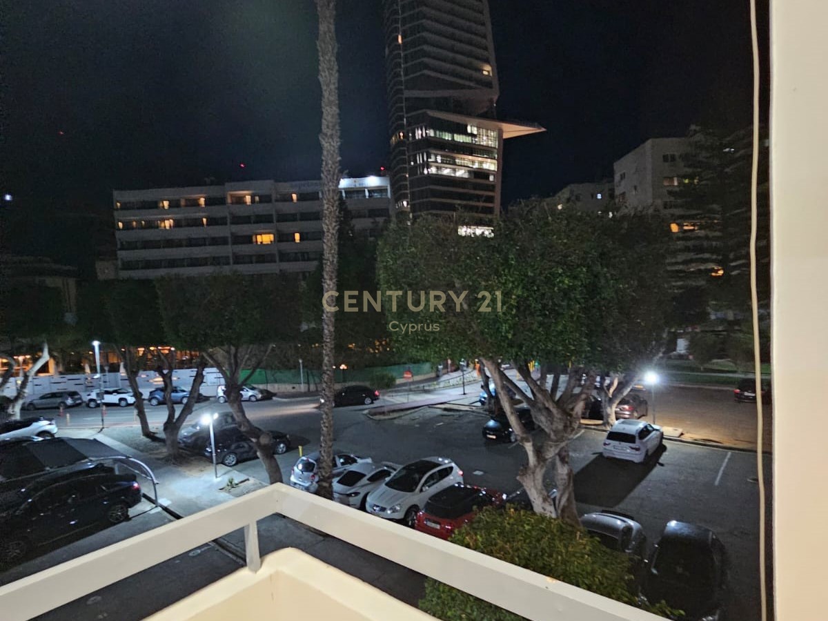 3 bedrooms Apartment in Limassol, Cyprus No. 55725