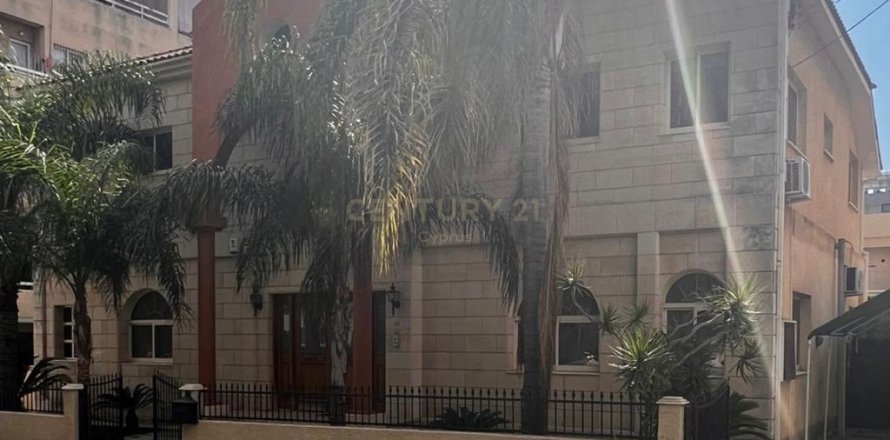 4 dormitorios Villa en Limassol,  No. 55722