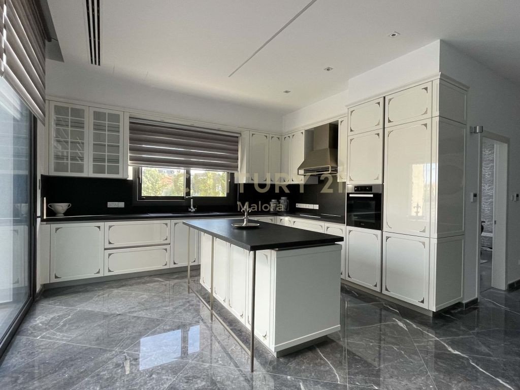 5 dormitorios Villa en Germasogeia, Limassol, Chipre No. 55723